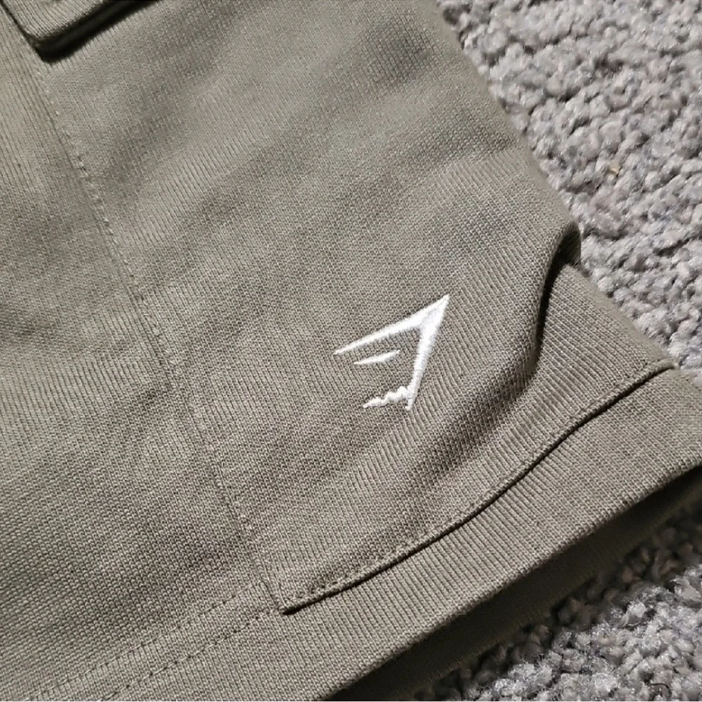 Final price - Gymshark green  relaxed fit Cargo Shorts for Women size small - Picture 2 of 10